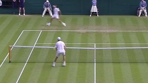 LOVITURA TURNEULUI pentru Roger Federer la Wimbledon! Executia senzationala cu care a ridicat tribunele in picioare. VIDEO