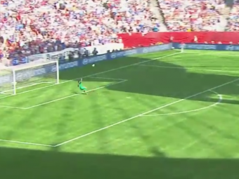 
	VIDEO Golul lui Hagi de la mijlocul terenului, tras la indigo in finala Cupei Mondiale la fete! SUA este regina lumii la fotbal
