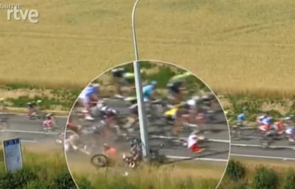HAOS in Turul Frantei! Ciclistii au cazut ca POPICELE dupa un accident, cursa a fost neutralizata! VIDEO_2