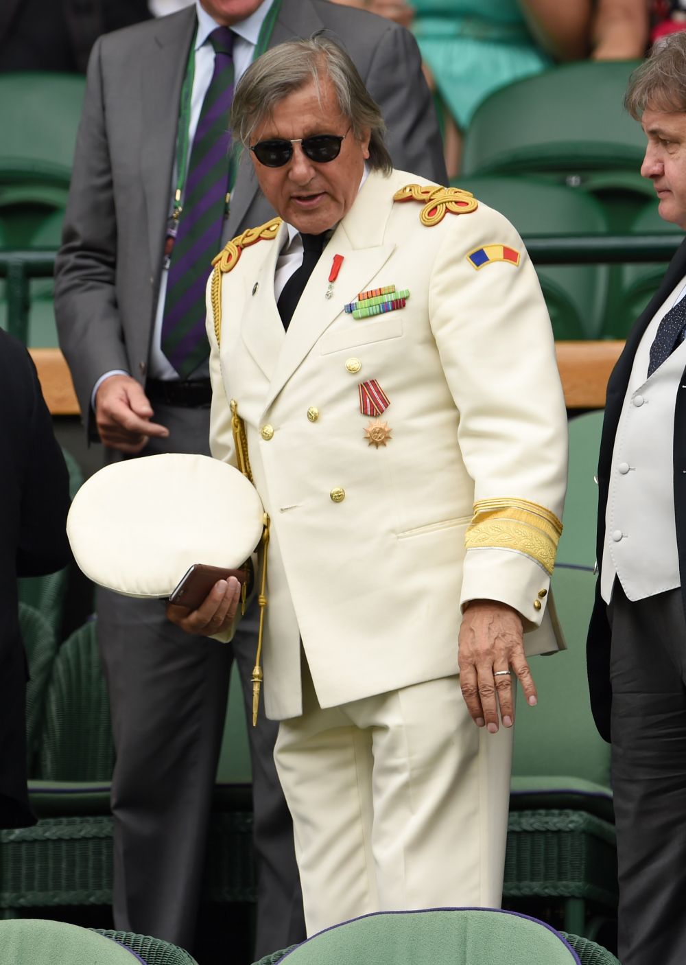 "Ce aparitie!" Imaginea zilei la Wimbledon! Cum a venit imbracat Ilie Nastase in Loja Regala_2