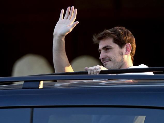 FOTO Sute de fani l-au asteptat pe Casillas in Portugalia! Imaginea FABULOASA: cum s-a despatit portarul spaniol de Real Madrid_2