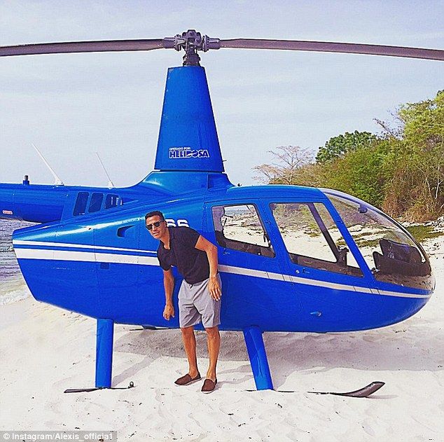 Sa mearga cu taxiul pe plaja? In niciun caz! Cine este fotbalistul milionar care a ales sa ATERIZEZE la plaja cu elicopterul. FOTO_1