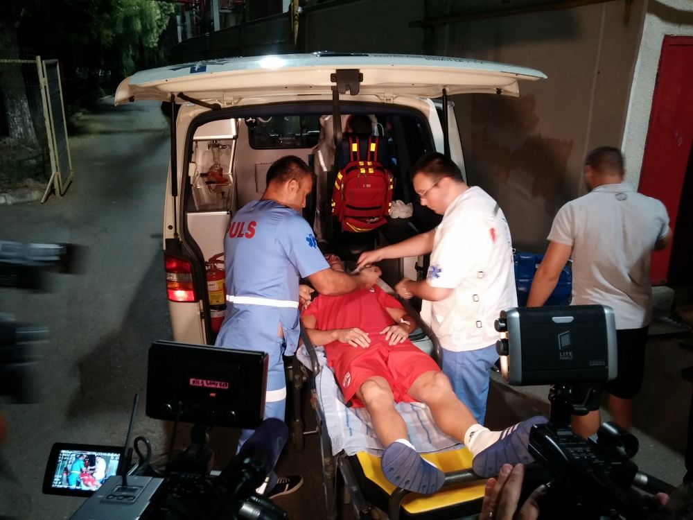 FOTO Filip, transportat de urgenta la spital! A fost lovit cu GENUNCHIUL in cap de un adversar! Verdictul medicilor_5