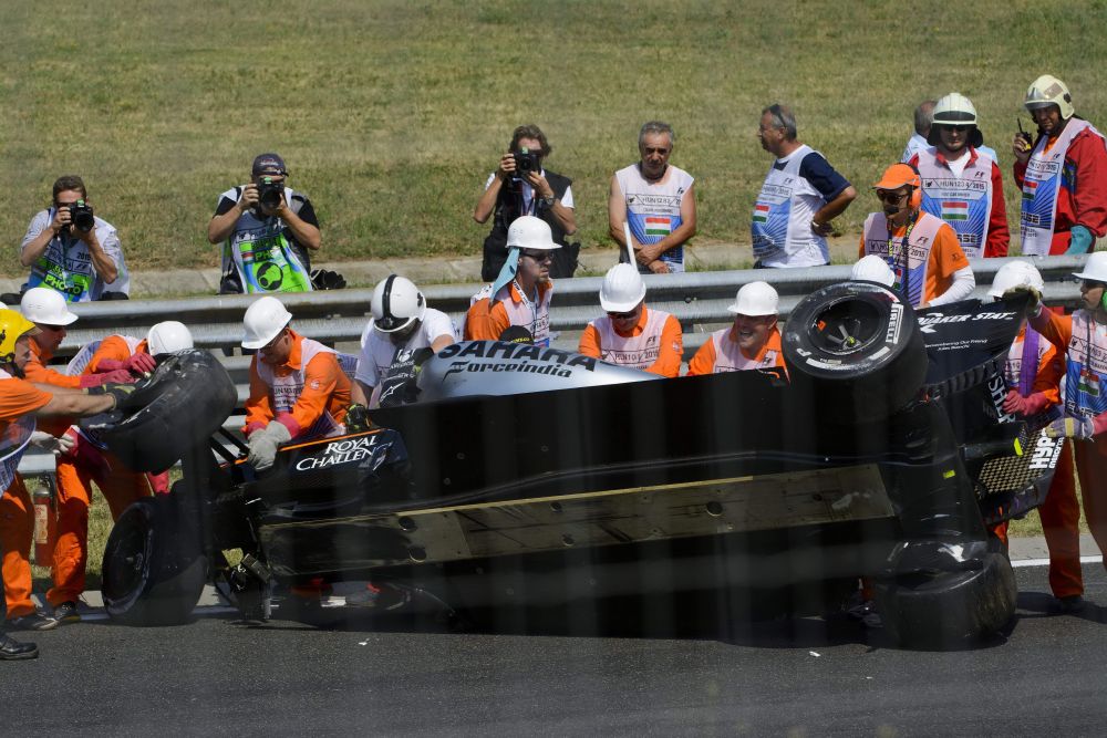 FOTO Formula 1, la un pas de o noua TRAGEDIE! Perez s-a rasturnat spectaculos la cateva zile dupa inmormantarea lui Bianchi_2