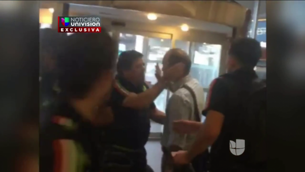Selectionerul Mexicului, DAT AFARA la cateva zile dupa ce a castigat Gold Cup! A agresat un jurnalist pe aeroport! VIDEO