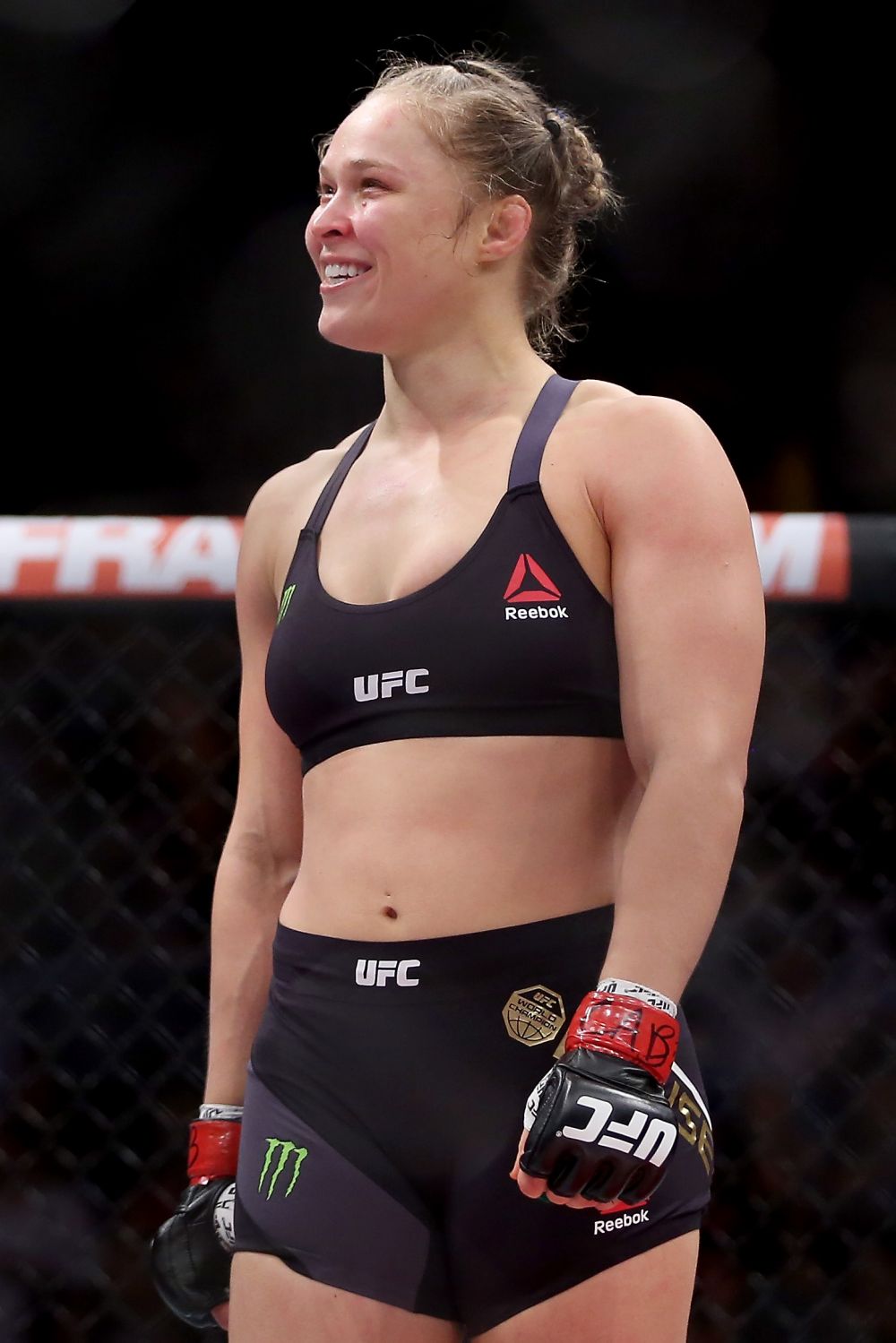 FOTO & VIDEO | Cea mai tare luptatoare din UFC, KO LETAL azi-noapte! Cum si-a spulberat Ronda Rousey adversara in 30 de secunde_1