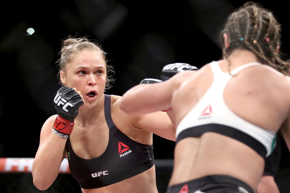 FOTO & VIDEO | Cea mai tare luptatoare din UFC, KO LETAL azi-noapte! Cum si-a spulberat Ronda Rousey adversara in 30 de secunde_2