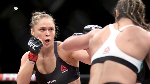 
	FOTO &amp; VIDEO | Cea mai tare luptatoare din UFC, KO LETAL azi-noapte! Cum si-a spulberat Ronda Rousey adversara in 30 de secunde
