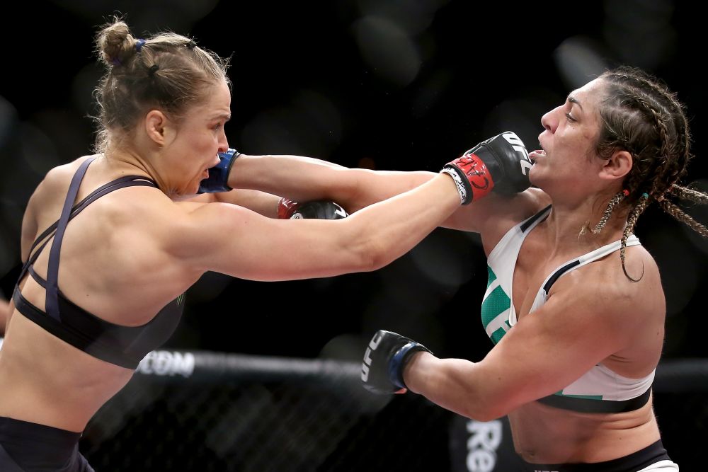 FOTO & VIDEO | Cea mai tare luptatoare din UFC, KO LETAL azi-noapte! Cum si-a spulberat Ronda Rousey adversara in 30 de secunde_3
