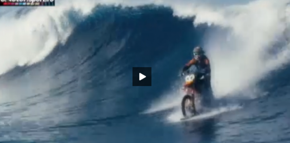 Imagini ireale! Dublura lui James Bond in ultimul film si-a modificat motocileta si face surf pe valuri uriase: VIDEO_1