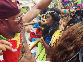 
	Hamilton, chef nebun in Barbados! Bea, fumeaza si danseaza: &quot;Zero f**** given!&quot;&nbsp; Imaginile care fac senzatie pe net VIDEO
