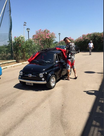 Unii ar spune "farsa", italienii ii spun ARTA! Surpriza la Napoli: ce masina a primit Marek Hamsik de ziua lui VIDEO_1