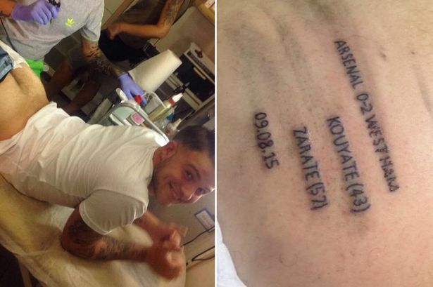 Ce si-a tatuat pe fund acest suporter al lui West Ham dupa victoria cu Arsenal. E imaginea zilei in Anglia. FOTO_1