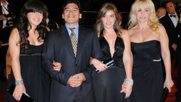 
	La vida es una tombola | Telenovela lui Maradona continua! Argentinianul si-a dat in judecata fost sotie: &quot;Mi-a furat 6 milioane de dolari&quot;
