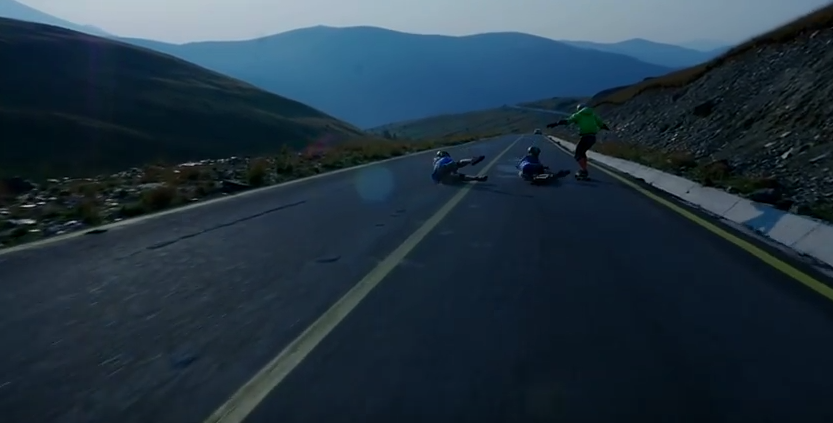 Imagini SENZATIONALE! S-au dat cu skate-ul la 2000m pe Transalpina, cea mai inalta sosea din Romania! VIDEO_2