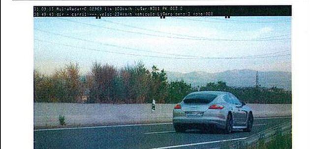 Politia a oprit un Porsche Panamera care mergea cu 234 km/h! Surpriza maxima cand au vazut cine e la volan_2