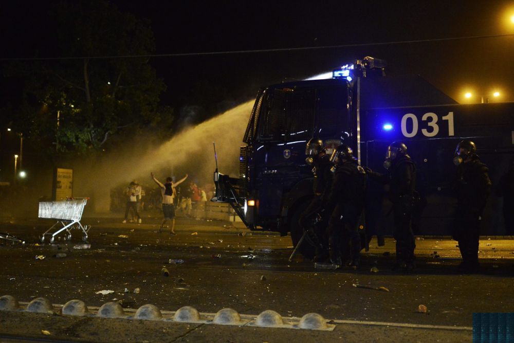 Imaginile VIOLENTELOR dupa Ungaria - Romania. Fanii maghiari s-au batut cu politia pe strazi. FOTO_1