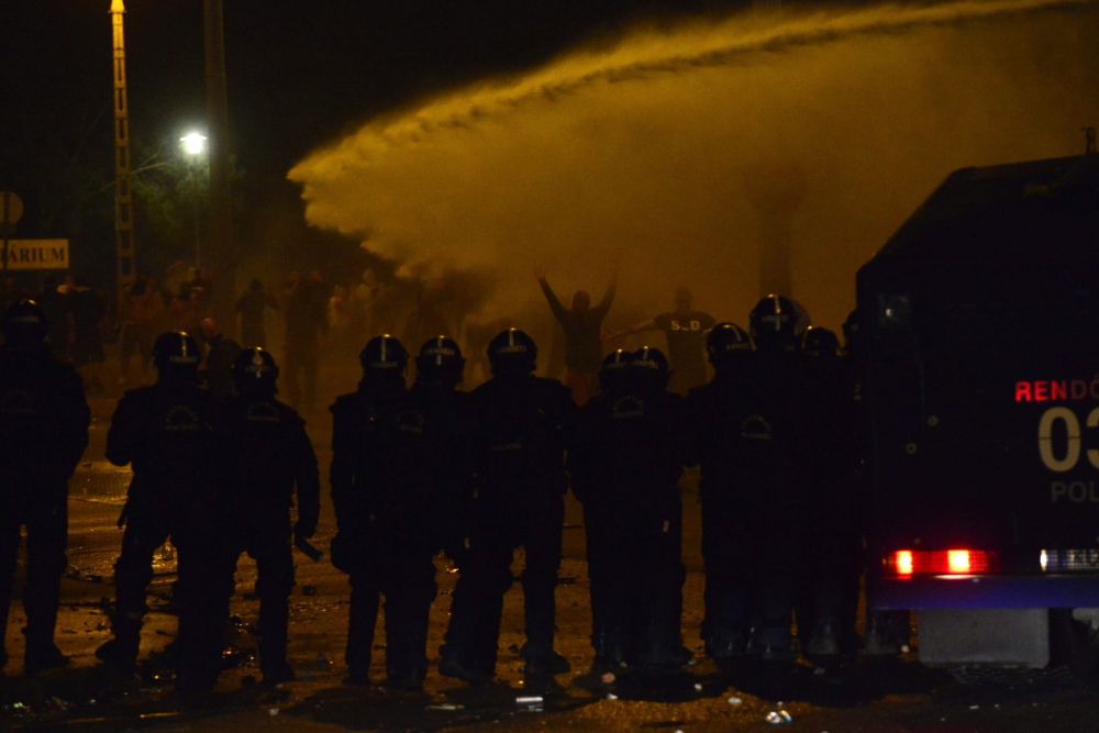 Imaginile VIOLENTELOR dupa Ungaria - Romania. Fanii maghiari s-au batut cu politia pe strazi. FOTO_2