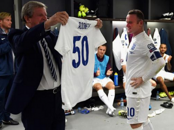 
	Discursul regelui | Fantastic: Rooney l-a depasit pe Bobby Charlton, iar la finalul meciului a tinut un discurs in lacrimi in vestiar
