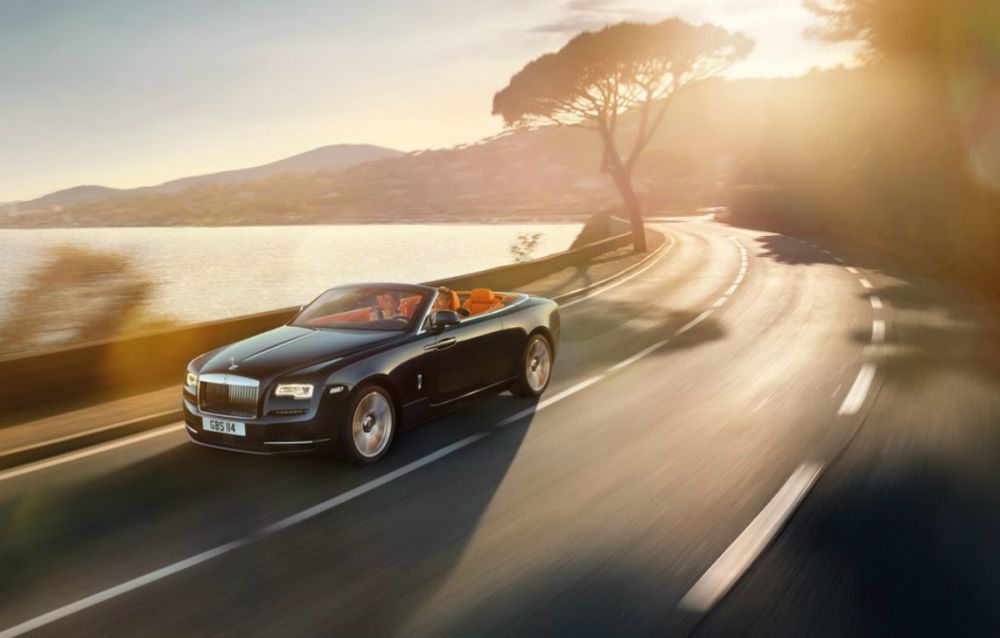 Rolls Royce a lansat cea mai LUXOASA decapotabila din lume! Vezi cum arata Dawn, modelul pregatit pentru tinerii miliardari! FOTO_1