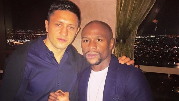 
	Ronald &quot;The Thrill&quot; Gavril, victorie in gala in care s-a batut si Floyd Mayweather. Ce a facut romanul promovat de supercampionul american
