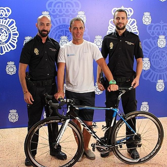 Teapa incredibila luata de un hot care a furat o bicicleta de la Turul Spaniei: a vandut-o pe mai putin de 100 €! Cat costa de fapt_1