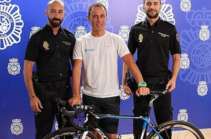 Teapa incredibila luata de un hot care a furat o bicicleta de la Turul Spaniei: a vandut-o pe mai putin de 100 €! Cat costa de fapt_3