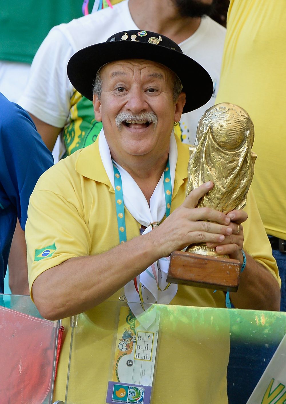Fotbalul plange dupa unul dintre cei mai cunoscuti suporteri: celebrul "Gaucho da Copa", fanul care a mers la 7 Campionate Mondiale cu Brazilia, a incetat din viata_1