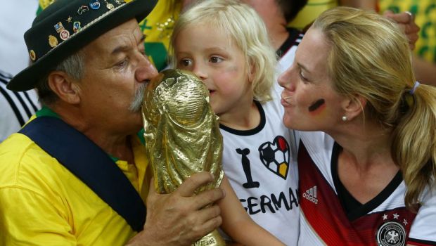 
	Fotbalul plange dupa unul dintre cei mai cunoscuti suporteri: celebrul &quot;Gaucho da Copa&quot;, fanul care a mers la 7 Campionate Mondiale cu Brazilia, a incetat din viata

