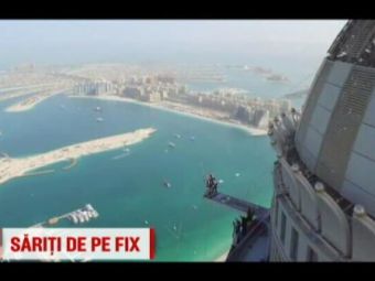 
	Cei mai tari parasutisti din lume, experienta extrema: s-au aruncat de pe una dintre cele mai mari cladiri a lumii! VIDEO
