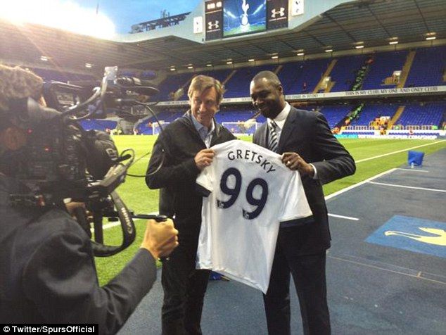 Gafa uriasa comisa de Tottenham! Au adus o legenda pe stadionul lor, i-au dat tricoul oficial, dar nu si-au dat seama de eroarea asta_1