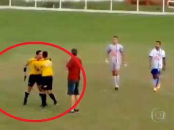
	Mai ai curaj sa protestezi? :)) Scena absolut halucinanta la un meci de fotbal: arbitrul a scos pistolul si a inceput sa-i ameninte pe jucatori
