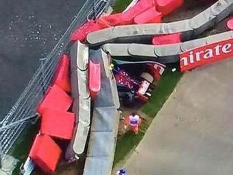 
	Inca un pilot din F1, aproape de o tragedie | Carlos Sainz Jr a fost transportat cu elicopterul la spital, dar nu se lasa: astazi ia startul la Soci
