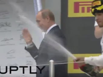 
	Cine mai are curaj sa faca asta? :) Bodyguarzii lui Putin au reactionat imediat cand au vazut ce ii face Hamilton presedintelui Rusiei VIDEO
