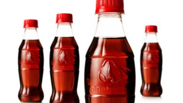 
	(P) Asa arata prima sticla Coca-Cola facuta exclusiv din plante. Cum a evoluat sticla simbolica in ultimii 100 ani
