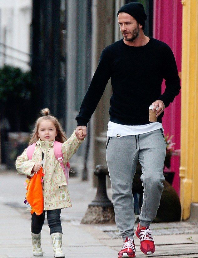 Ultima nebunie a lui Beckham: si-a lasat fetita de 4 ani sa-i deseneze tatuajul FOTO :)_1