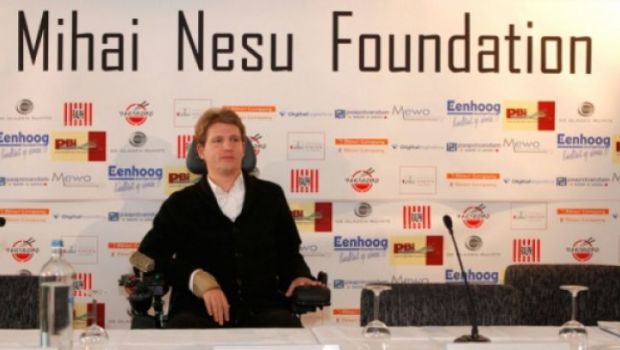 
	Ajutor din partea unui om incercat la randu-i de soarta: Mihai Nesu, anunt pentru victimele incendiului de la Colectiv
