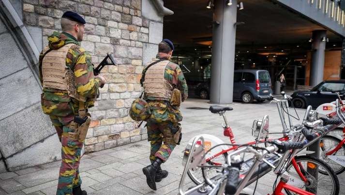 Alerta terorista paralizeaza Belgia. Bruxelles-ul, patrulat de militari; metroul a fost inchis, iar meciurile ANULATE_3