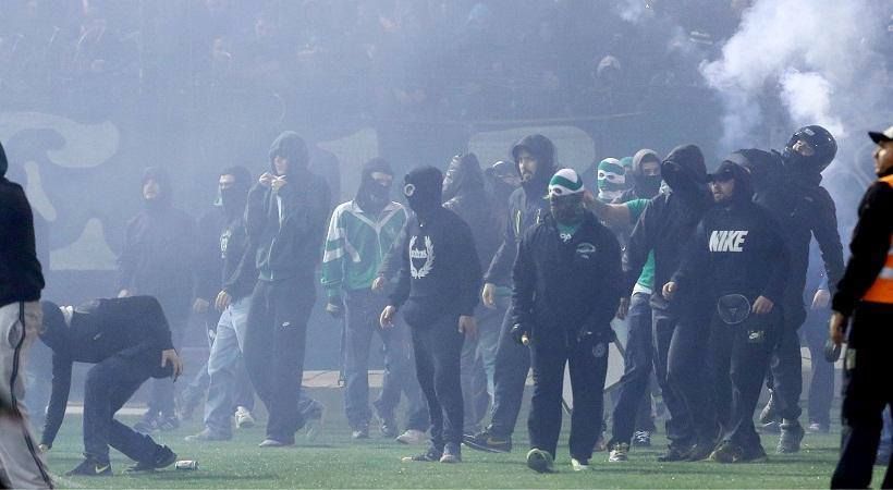 Incidente INCREDIBILE in Grecia! Derby-ul dintre Panathinaikos si Olympiacos, ANULAT din cauza fanilor care au atacat jucatorii_7