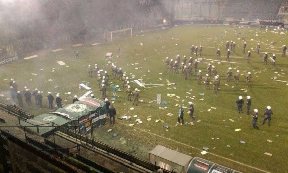 Incidente INCREDIBILE in Grecia! Derby-ul dintre Panathinaikos si Olympiacos, ANULAT din cauza fanilor care au atacat jucatorii_10