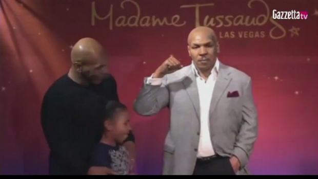 Cel mai emotionant cadou primit de Mike Tyson: &quot;M-au imbracat bine!&quot; Cum arata statuia de ceara primita de campionul din box