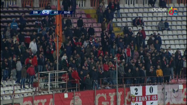 Scene fara precedent in Liga I! Arbitrul a oprit meciul Dinamo - Iasi pentru 10 minute, dupa ce fanii au strigat "Afara, afara, cu ungurii din tara!"_1