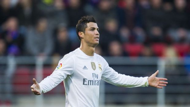 
	Batalia pentru Balonul de Aur se inaspreste. Ronaldo a devenit al treilea marcator din istoria Spaniei, dar e in continuare la distanta de Messi
