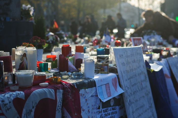 Imagini emotionante astazi in Paris. Mircea Lucescu si-a dus jucatorii la locul atentatelor teroriste, inainte de PSG - Sahtior_2
