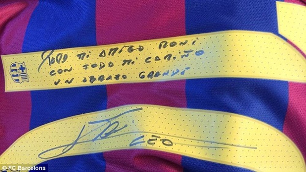 Doua numere 10 uriase ale Barcelonei intr-o singura imagine. Mesajul pe care  Messi i l-a scris lui Ronaldinho intr-un gest istoric_1