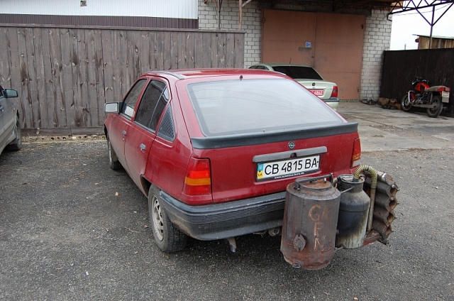 Ucrainienii au inventat masina "de criza": merge pe lemne si consuma 20kg/suta. Cum arata: FOTO_1