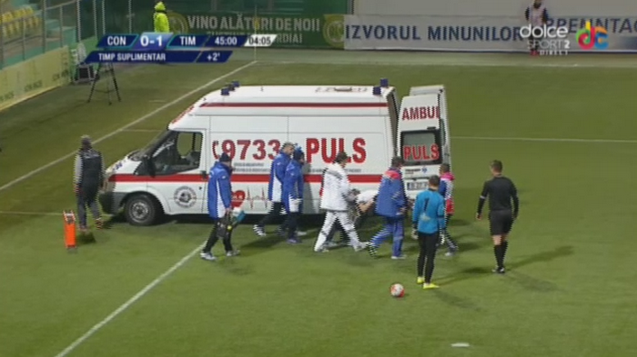 Momente de groaza pe teren la Chiajna - Timisoara! Un jucator a fost dus de urgenta la spital dupa ce a suferit o comotie in timpul meciului_2