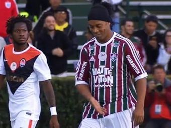 Ronaldinho a revenit pe teren la amicalul cu Sahtior! Ce numar special a purtat la intalnirea cu Mircea Lucescu. VIDEO