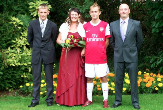 Momente nebune la o nunta din Anglia. Cum a venit imbracat acest suporter al lui Arsenal :)_3