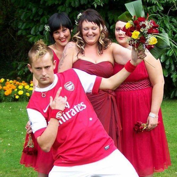 Momente nebune la o nunta din Anglia. Cum a venit imbracat acest suporter al lui Arsenal :)_2